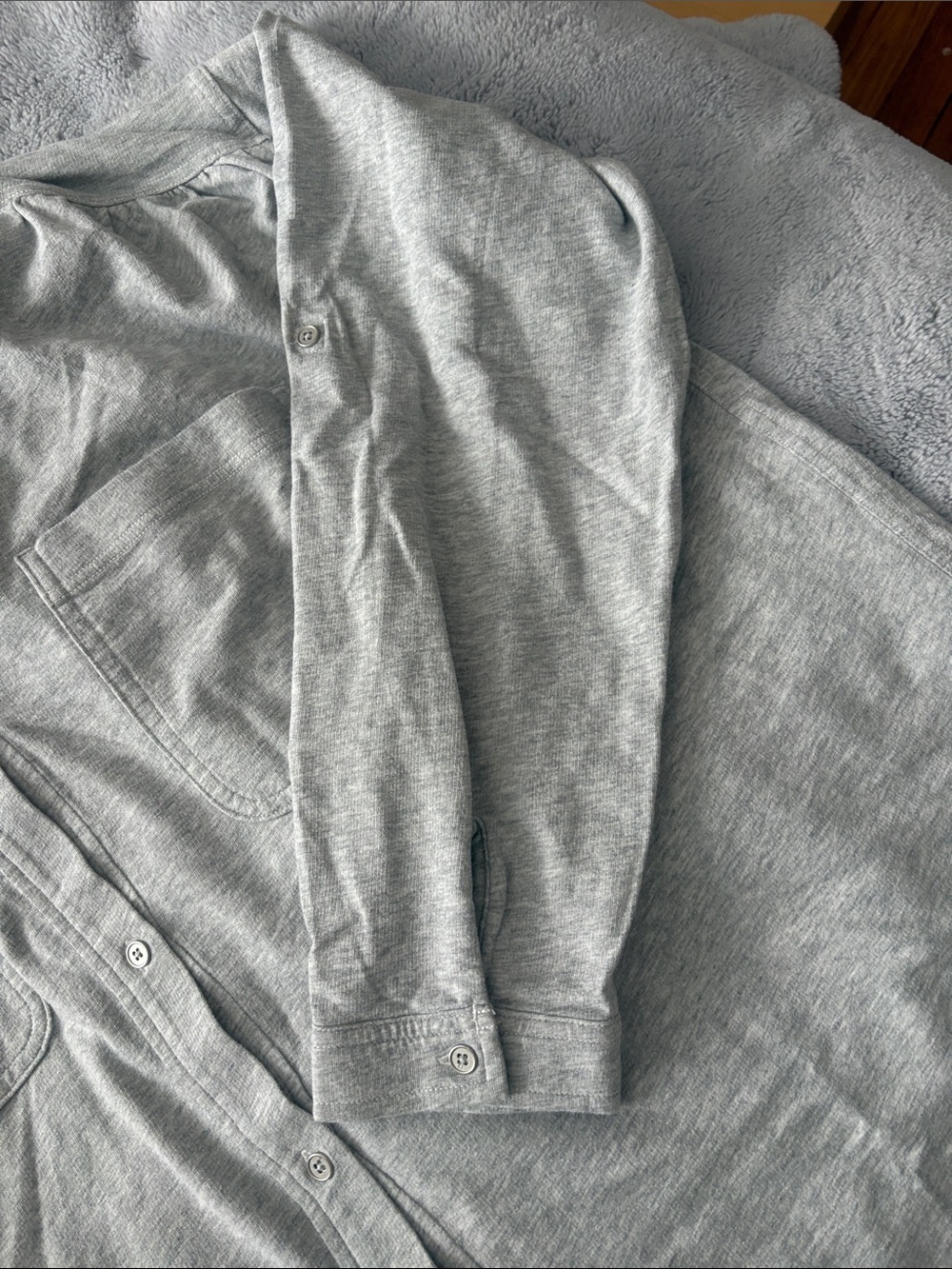 NWT Women’s aerie Light Gray Oversized Button-Down Shirt Size M - Picture 5 of 6